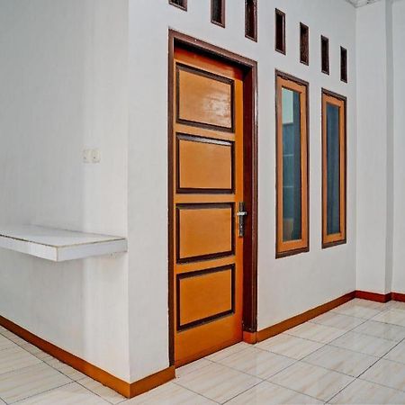 Spot On 93385 Penginapan Hj Lilis 2 Syariah Hotel Sukabumi Exterior foto