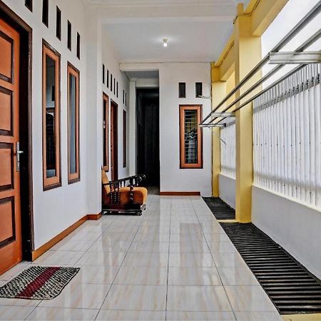 Spot On 93385 Penginapan Hj Lilis 2 Syariah Hotel Sukabumi Exterior foto