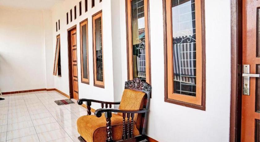 Spot On 93385 Penginapan Hj Lilis 2 Syariah Hotel Sukabumi Exterior foto