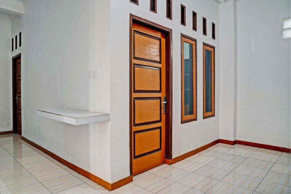 Spot On 93385 Penginapan Hj Lilis 2 Syariah Hotel Sukabumi Exterior foto