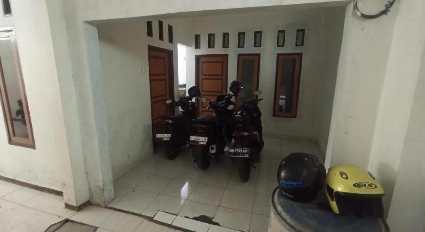 Spot On 93385 Penginapan Hj Lilis 2 Syariah Hotel Sukabumi Exterior foto