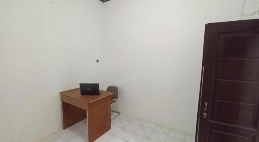 Spot On 93385 Penginapan Hj Lilis 2 Syariah Hotel Sukabumi Exterior foto