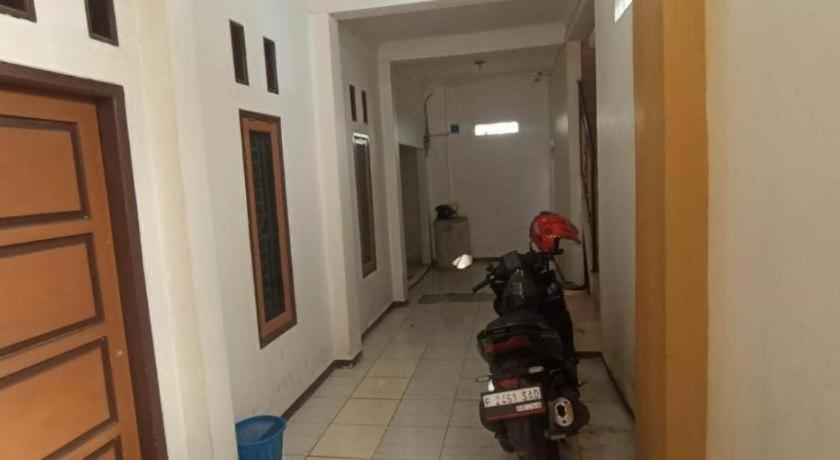 Spot On 93385 Penginapan Hj Lilis 2 Syariah Hotel Sukabumi Exterior foto